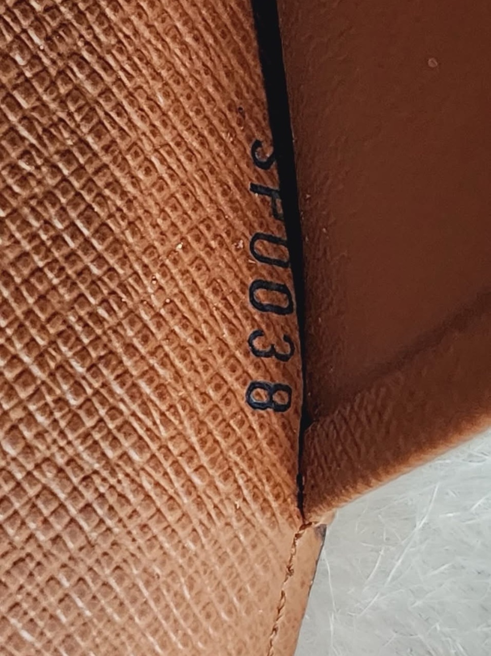 Louis Vuitton Medium Ring (MM) Agenda - Picture 7 of 16